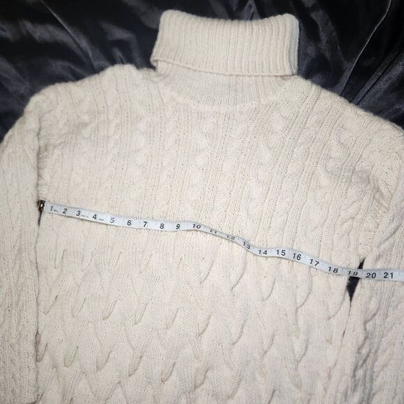 Roberta Freymann Chunky Cable Knit Wool Turtleneck - Picture 4 of 6